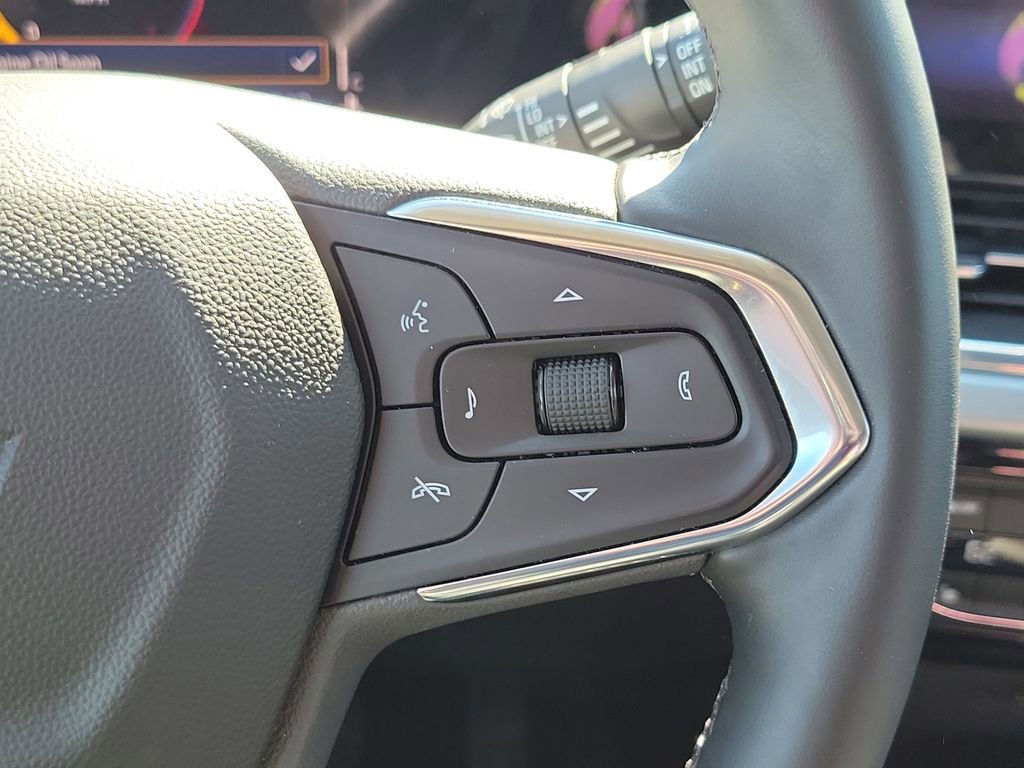 Certified 2025 Chevrolet Trax LT w/ LT Convenience Package FWD image 25