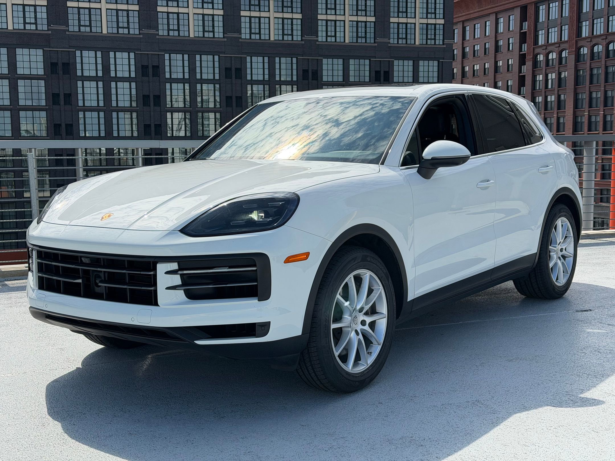 Certified 2024 Porsche Cayenne image 1