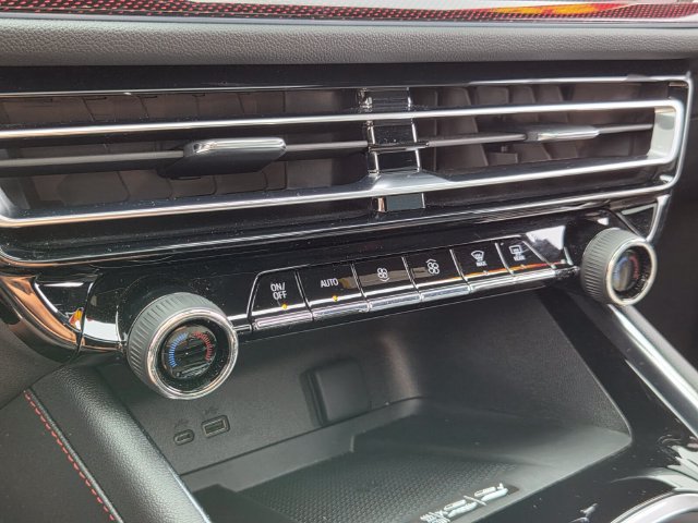 Used 2026 Chevrolet Traverse RS FWD image 23