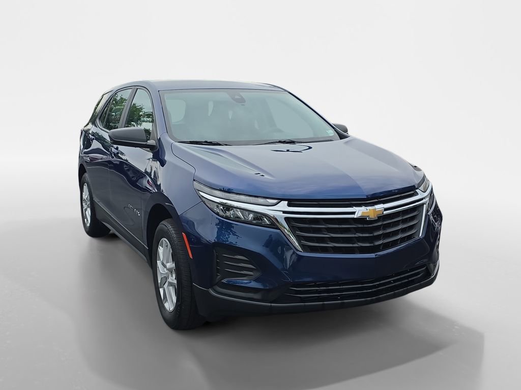 Used 2023 Chevrolet Equinox LS AWD/4WD image 2