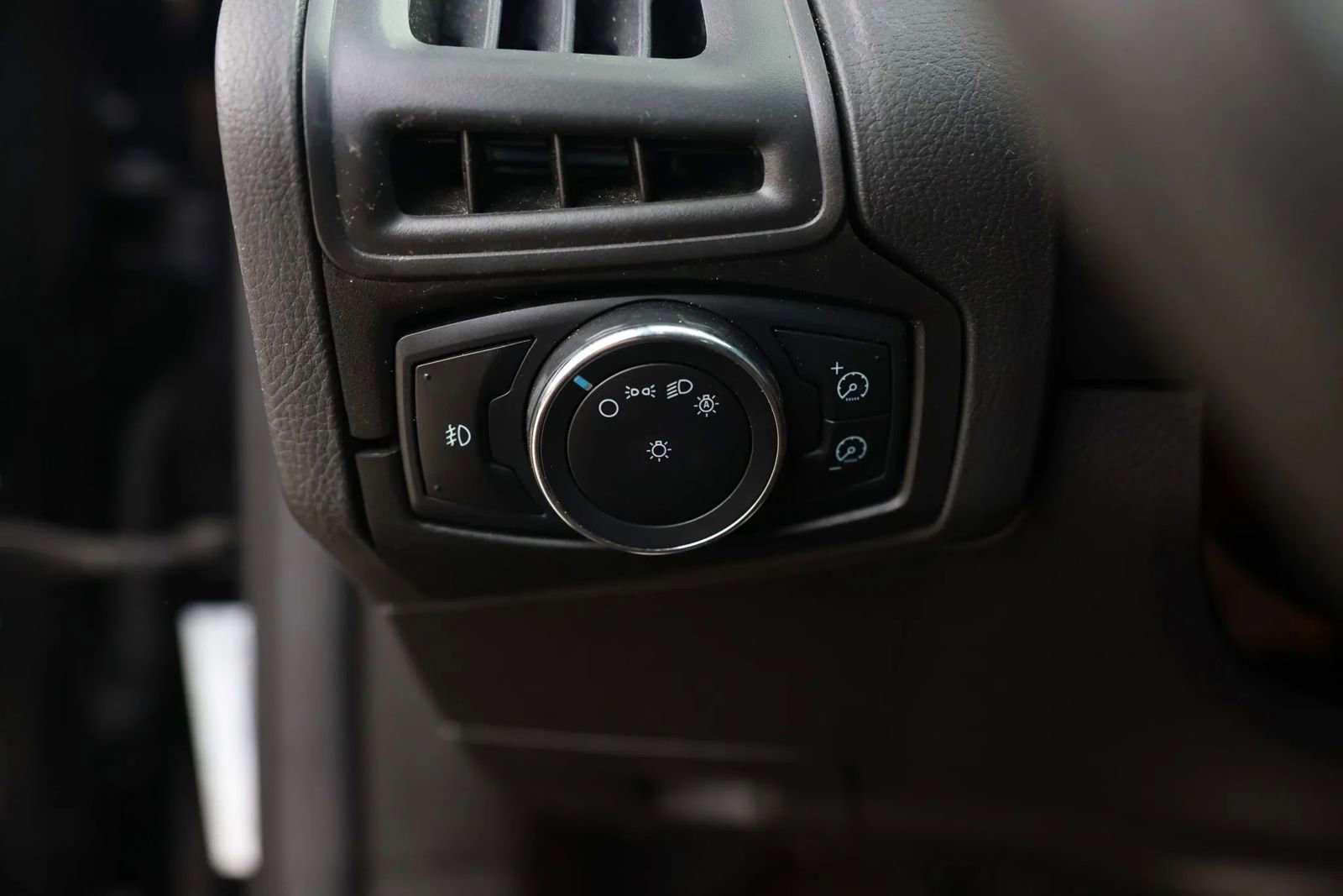 Used 2012 Ford Focus SE image 43