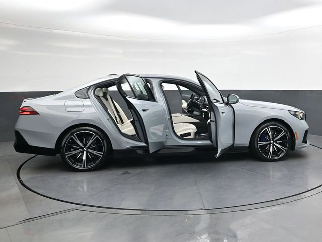 New 2026 BMW 530i xDrive w/ M Sport Package image 34