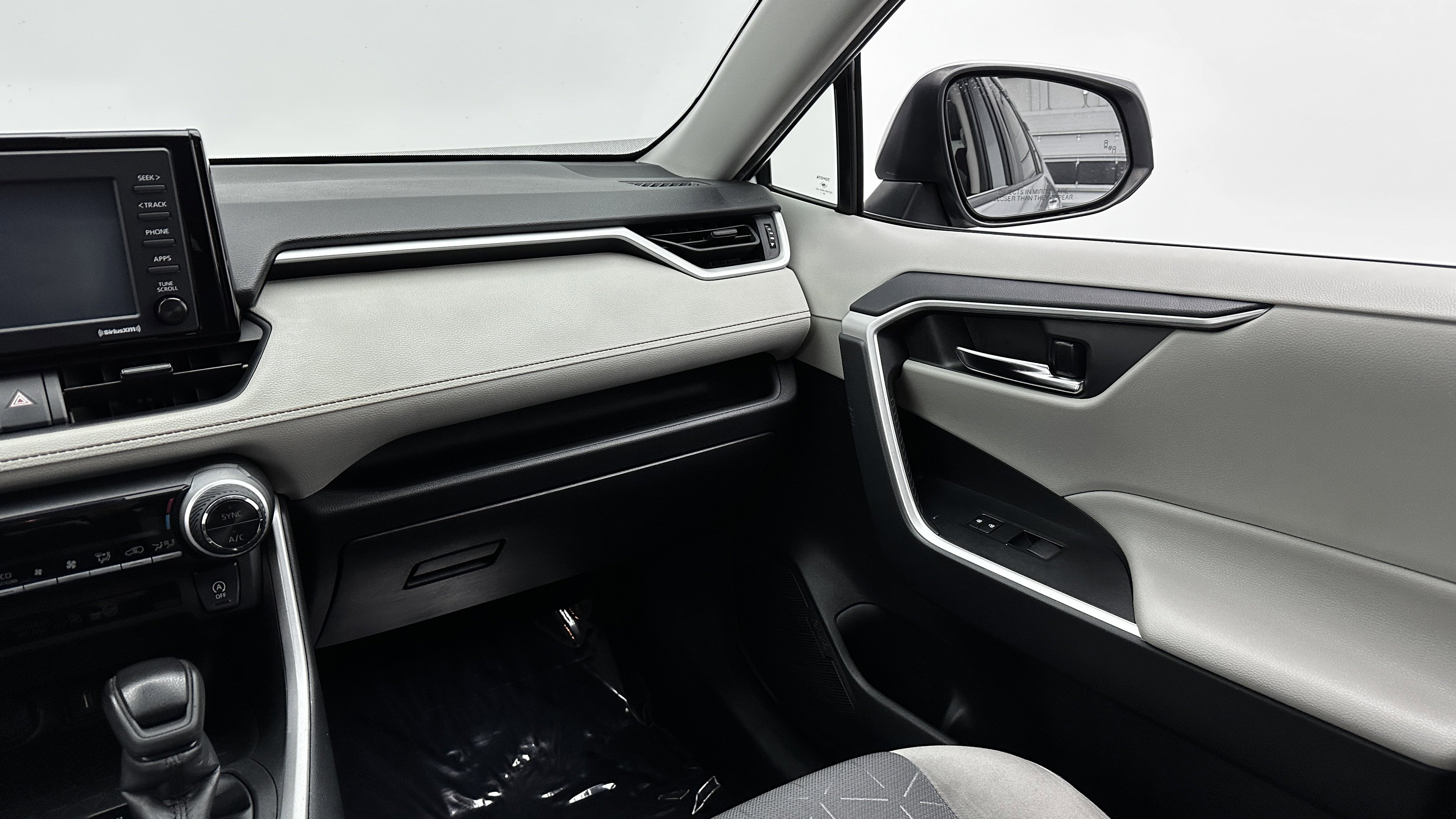 Used 2021 Toyota RAV4 XLE image 26