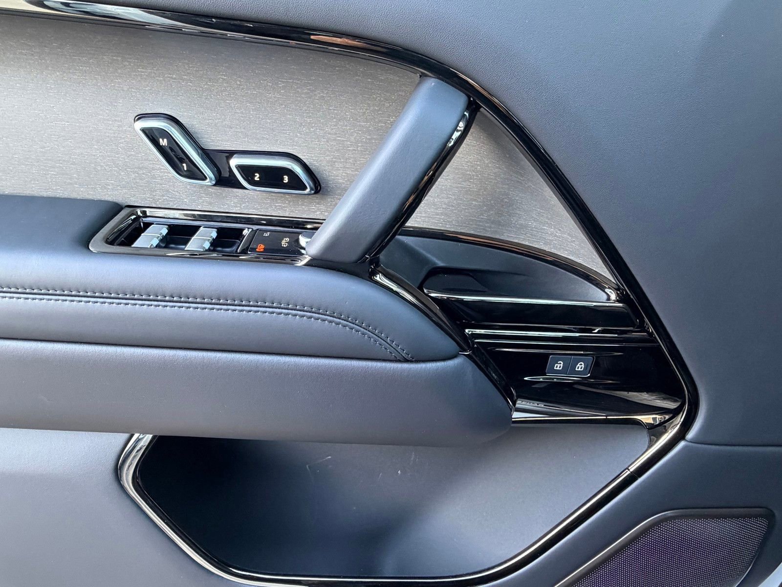 New 2026 Land Rover Range Rover SV image 23