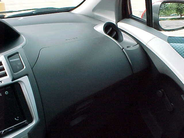 Used 2007 Toyota Yaris 2-Door Hatchback image 18