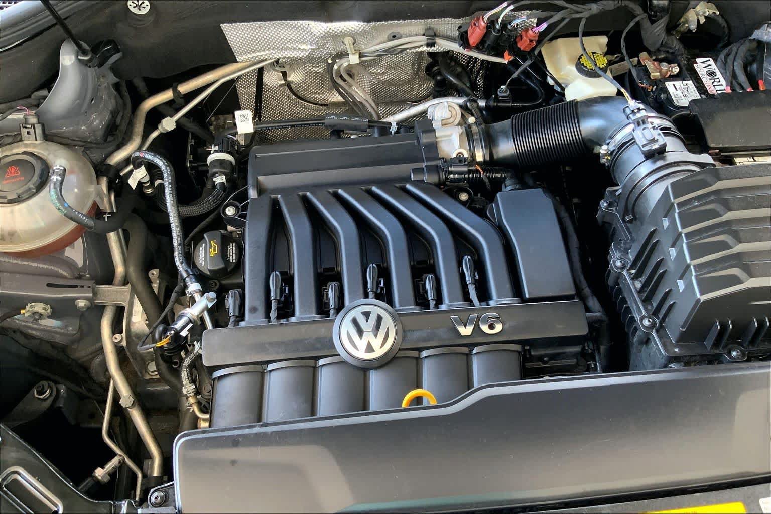 Used 2022 Volkswagen Atlas Cross Sport SEL Premium R-Line AWD/4WD image 31