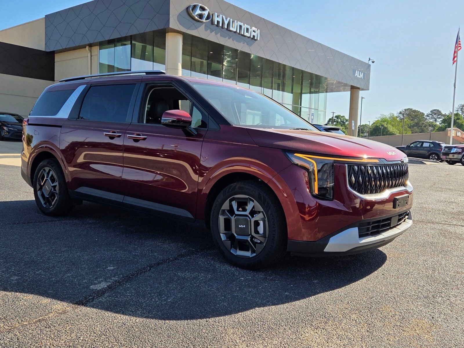 Used 2025 Kia Carnival EX image 1