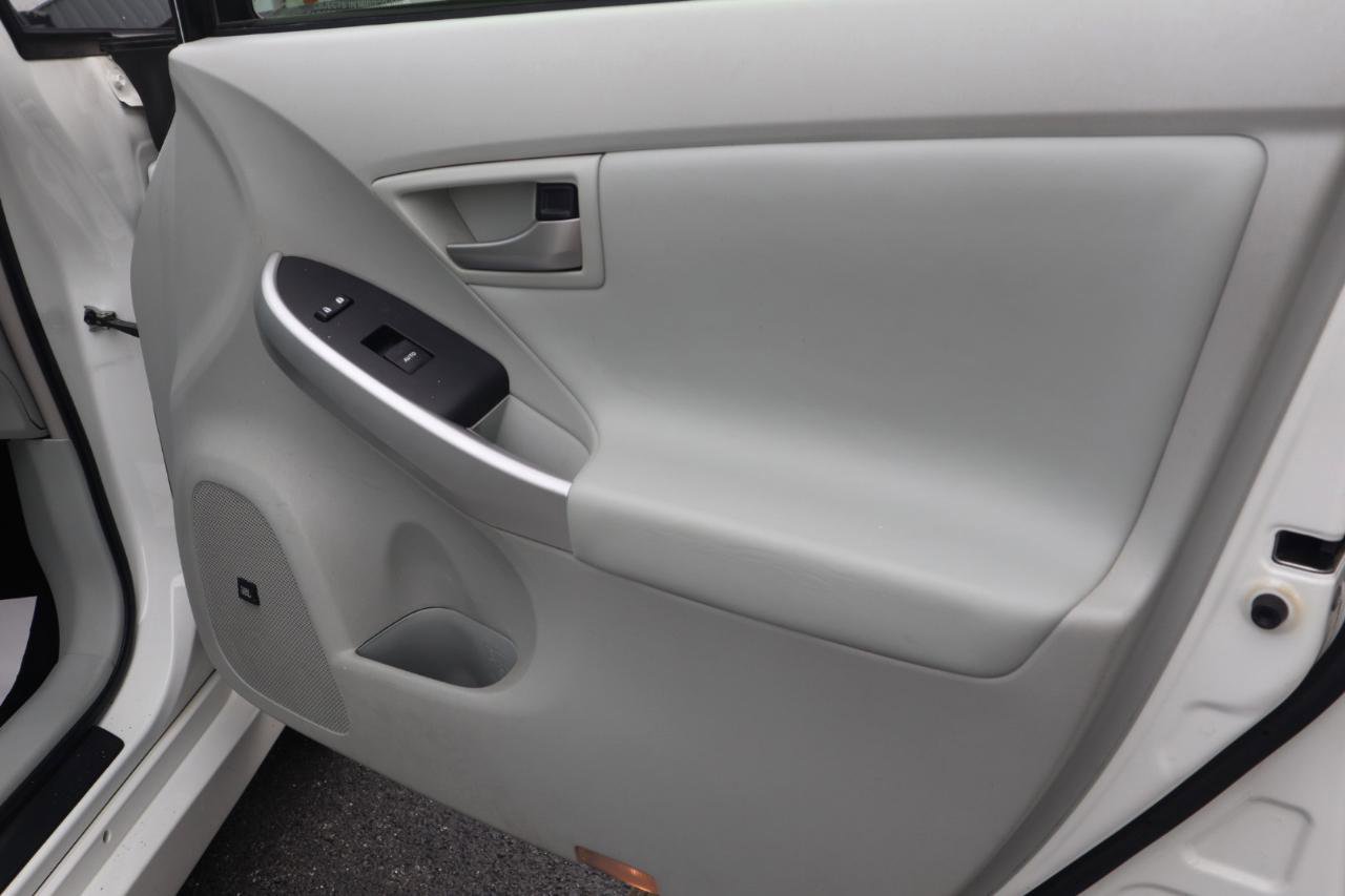 Used 2015 Toyota Prius Four w/ Deluxe Solar Roof Package image 40