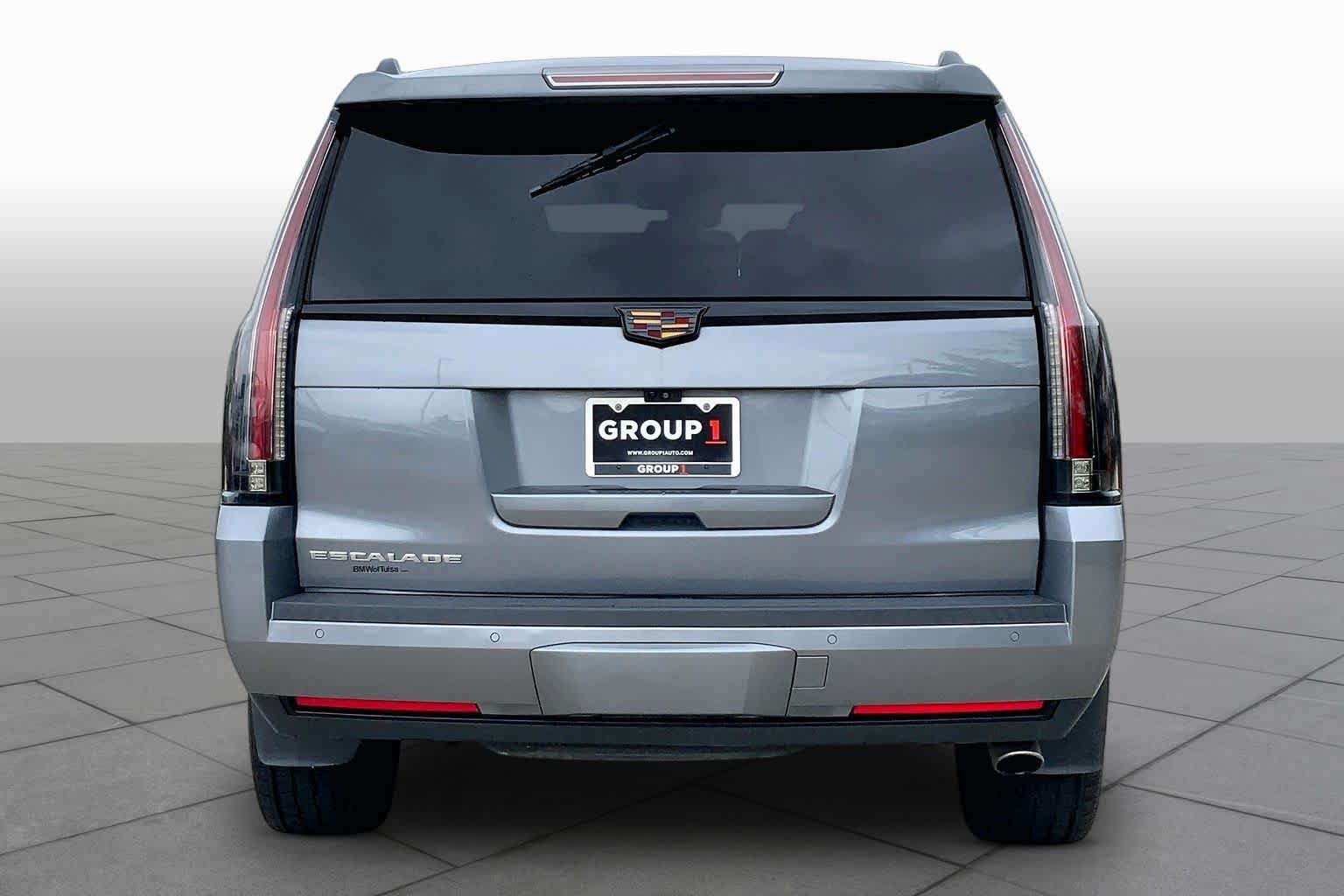 Used 2019 Cadillac Escalade Luxury AWD/4WD image 4