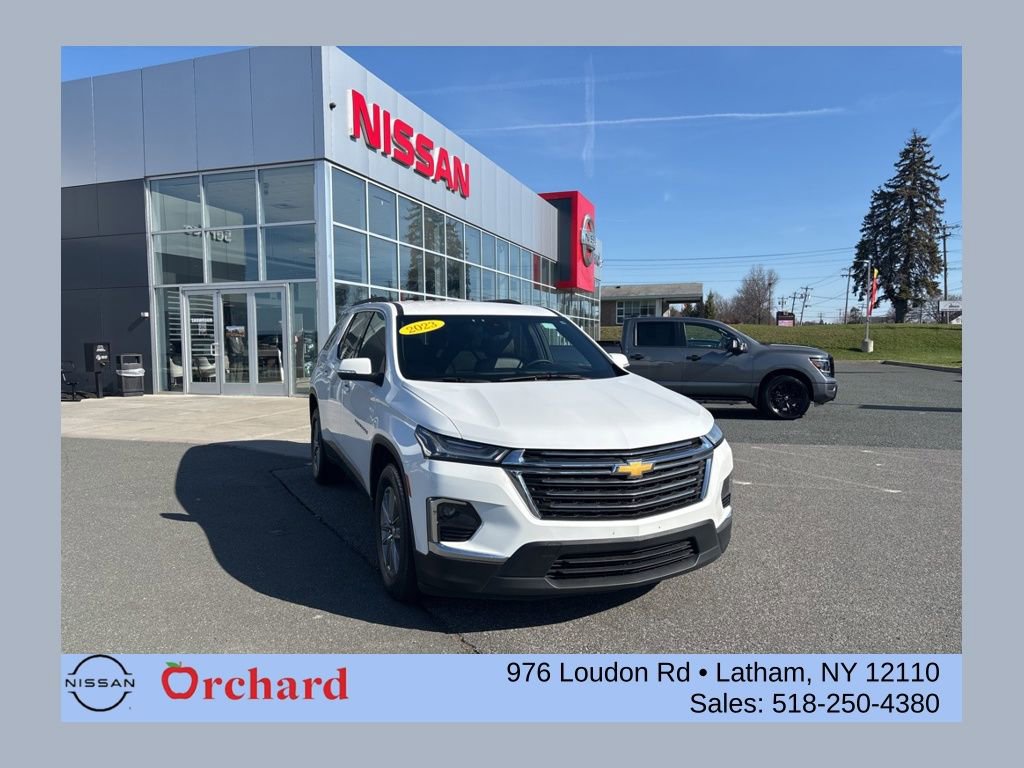 Used 2023 Chevrolet Traverse LT w/ Rear Camera Mirror Package image 1