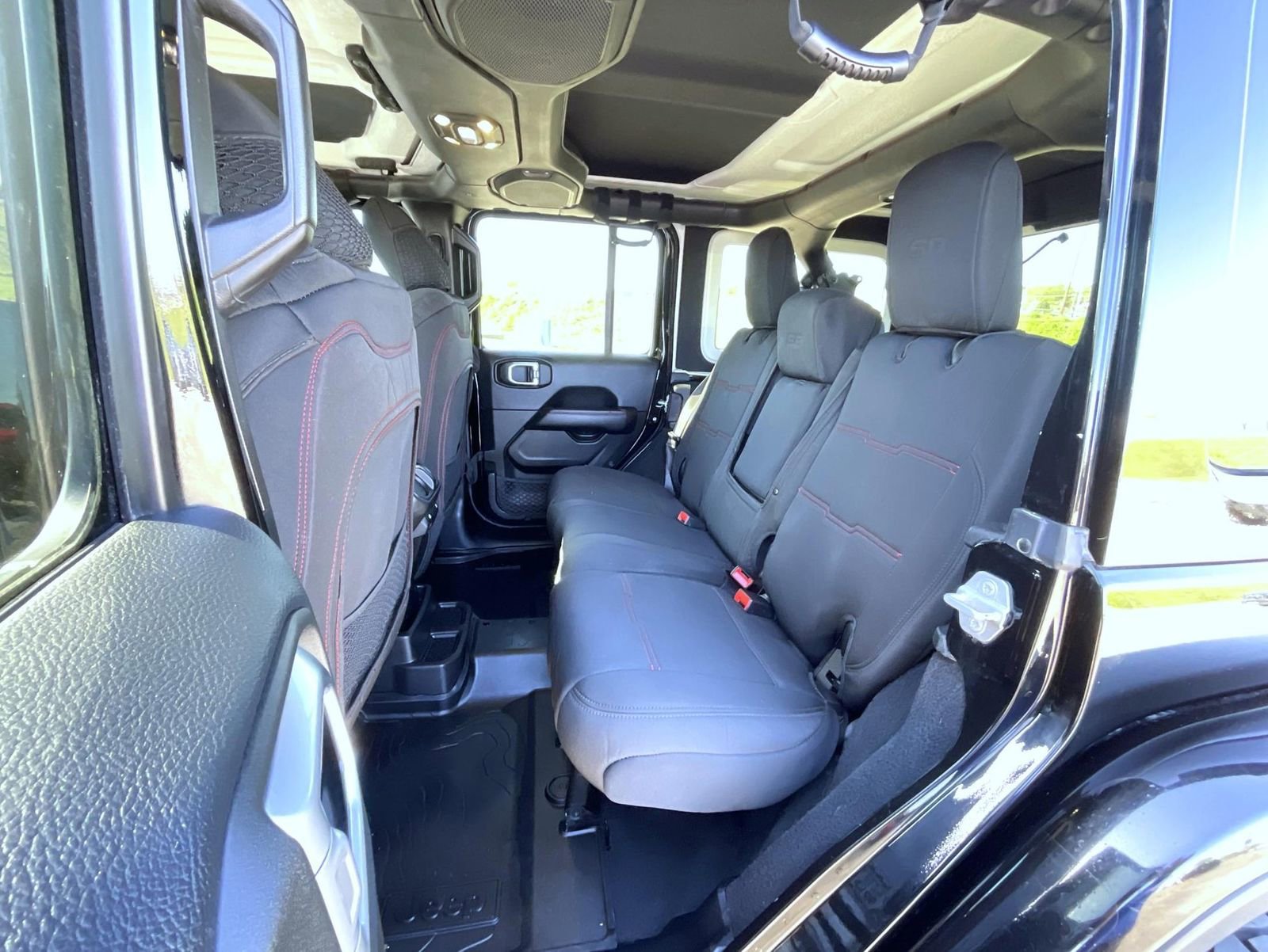 Used 2019 Jeep Wrangler Unlimited Rubicon w/ Dual Top Group AWD/4WD image 19