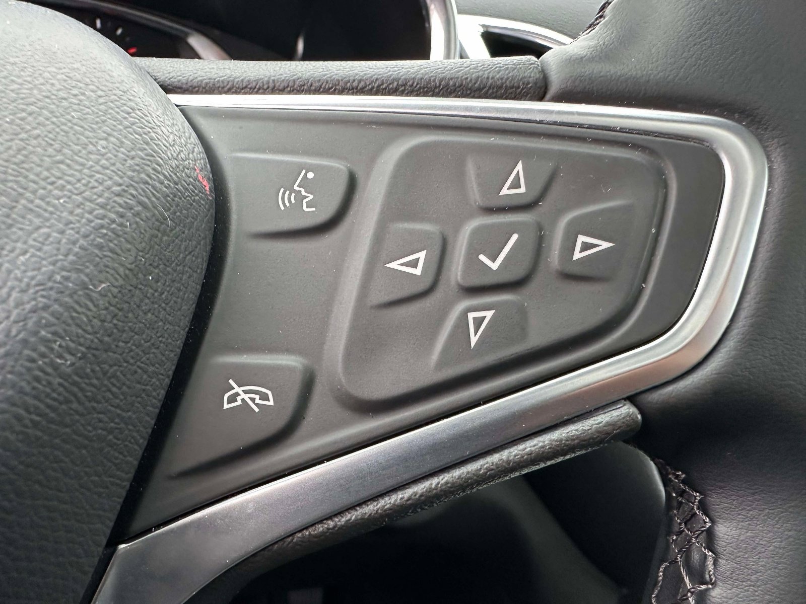 Used 2023 Chevrolet Equinox LT image 34