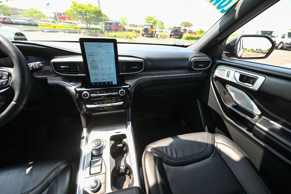 Certified 2022 Ford Explorer Platinum w/ Equipment Group 601A AWD/4WD image 34