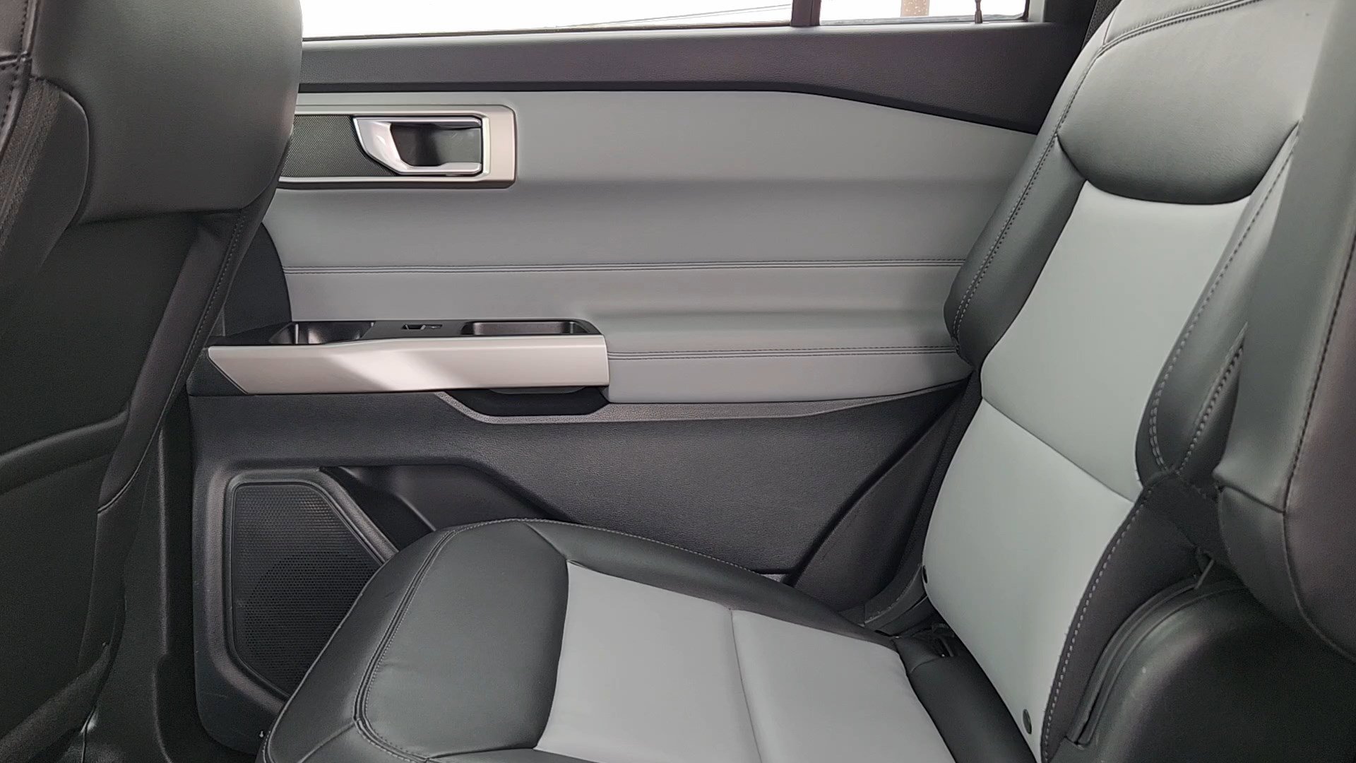 Certified 2023 Ford Explorer XLT w/ Equipment Group 202A image 17