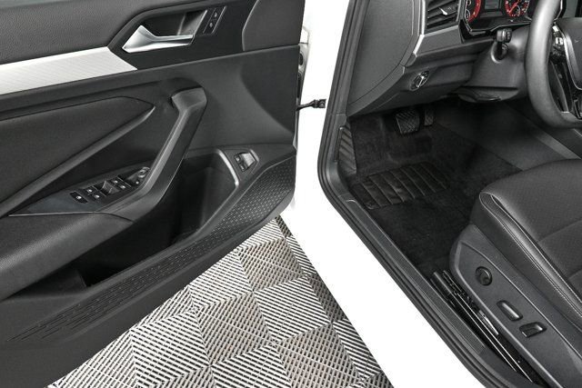 Used 2021 Volkswagen Jetta SE image 7
