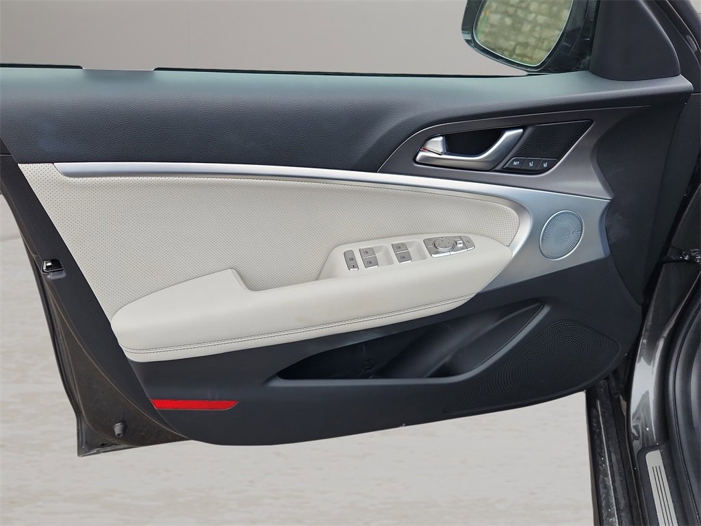 Used 2025 Genesis G70 2.5T w/ Sport Prestige Package image 14