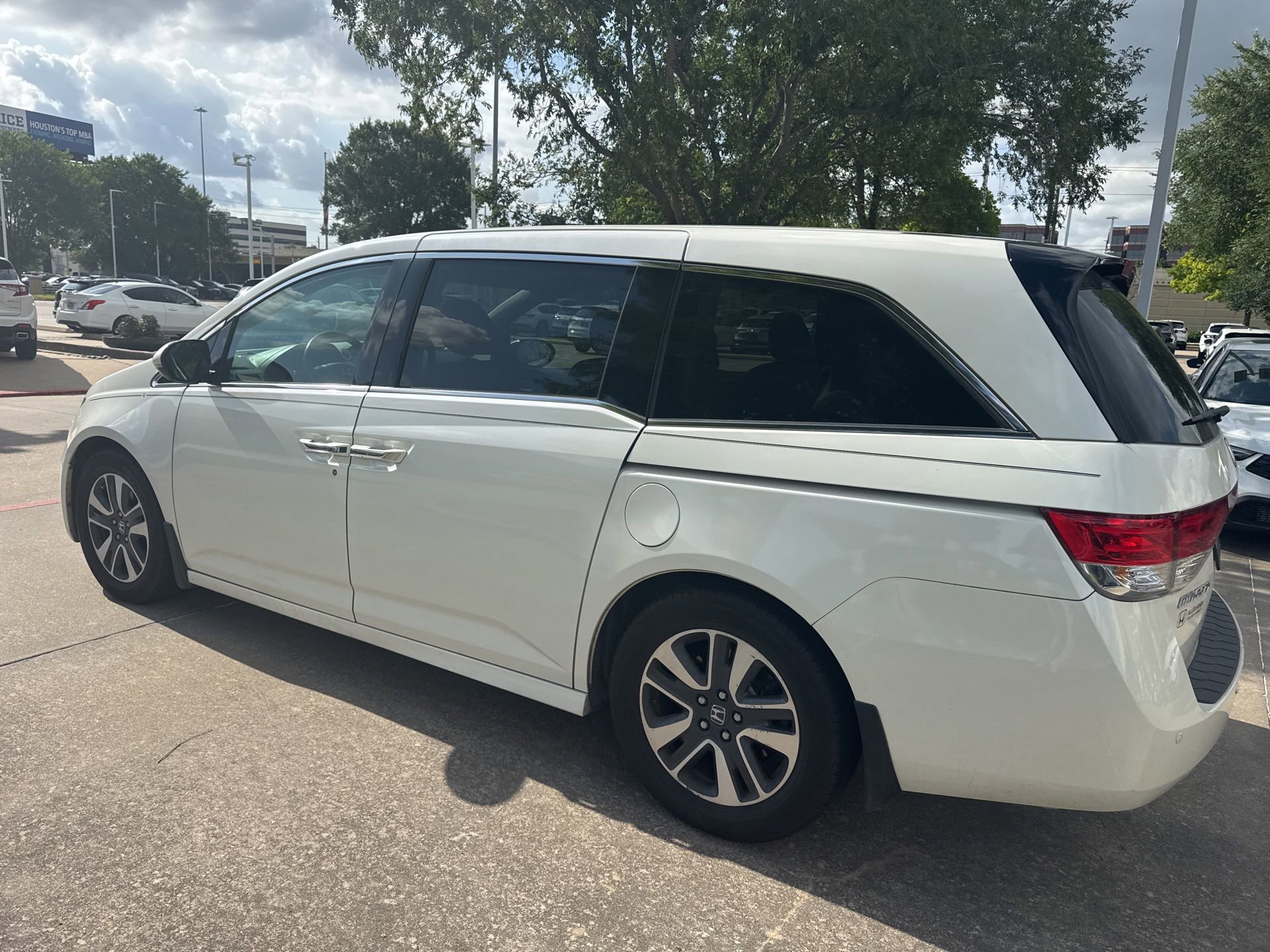 Used 2016 Honda Odyssey Touring image 3