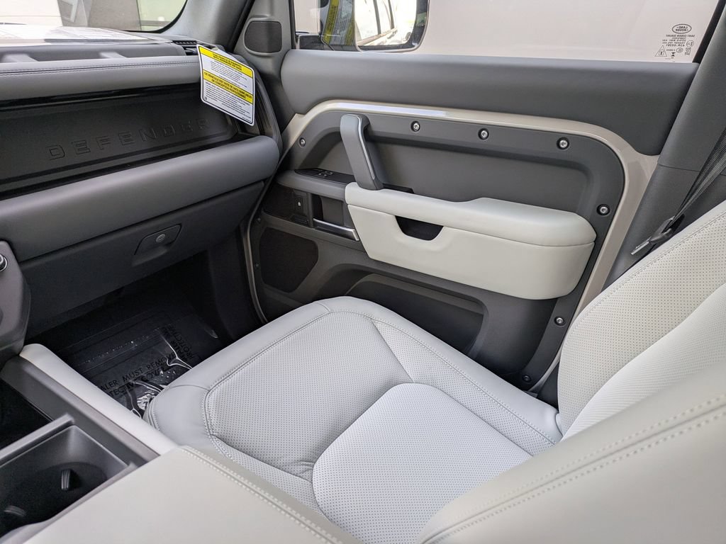New 2026 Land Rover Defender 110 X-Dynamic SE AWD/4WD image 18