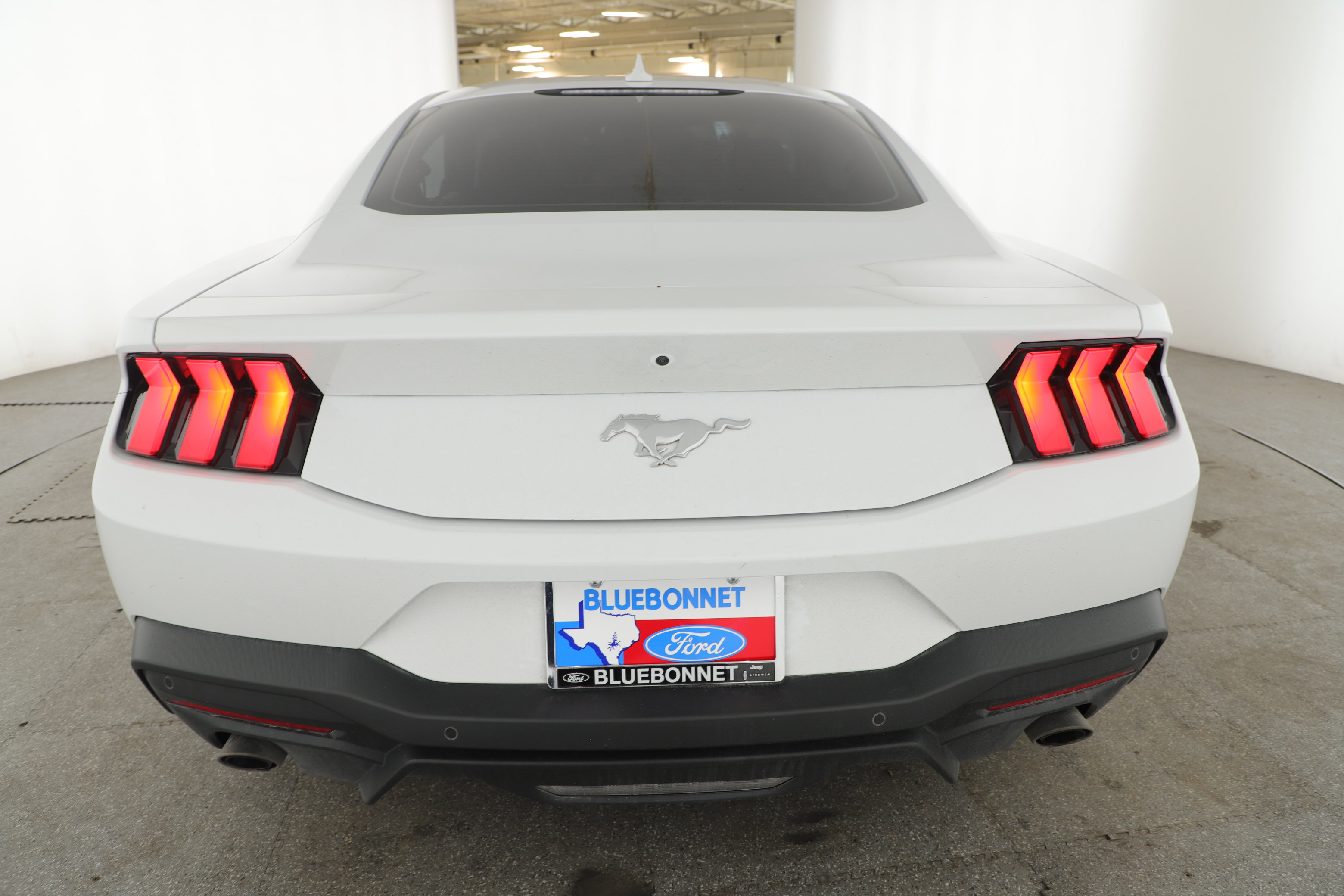 Used 2024 Ford Mustang Coupe RWD image 4