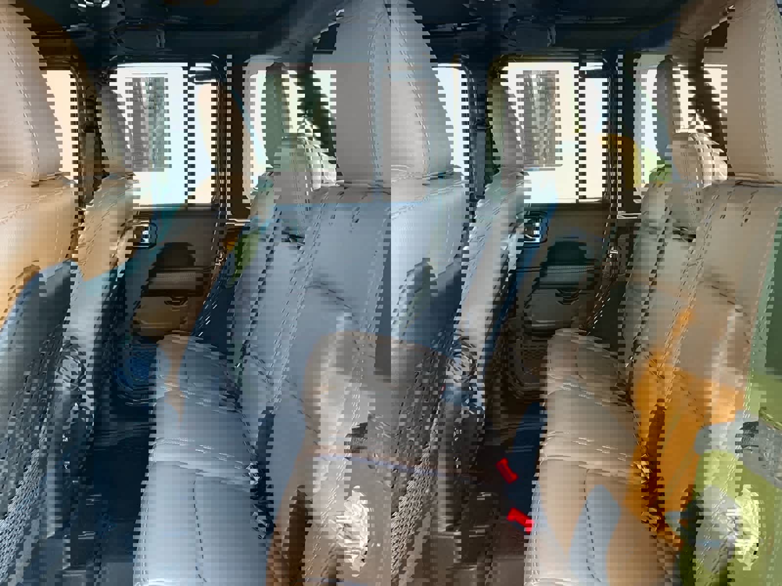 Used 2022 Jeep Wrangler Unlimited Rubicon w/ Steel Bumper Group image 15