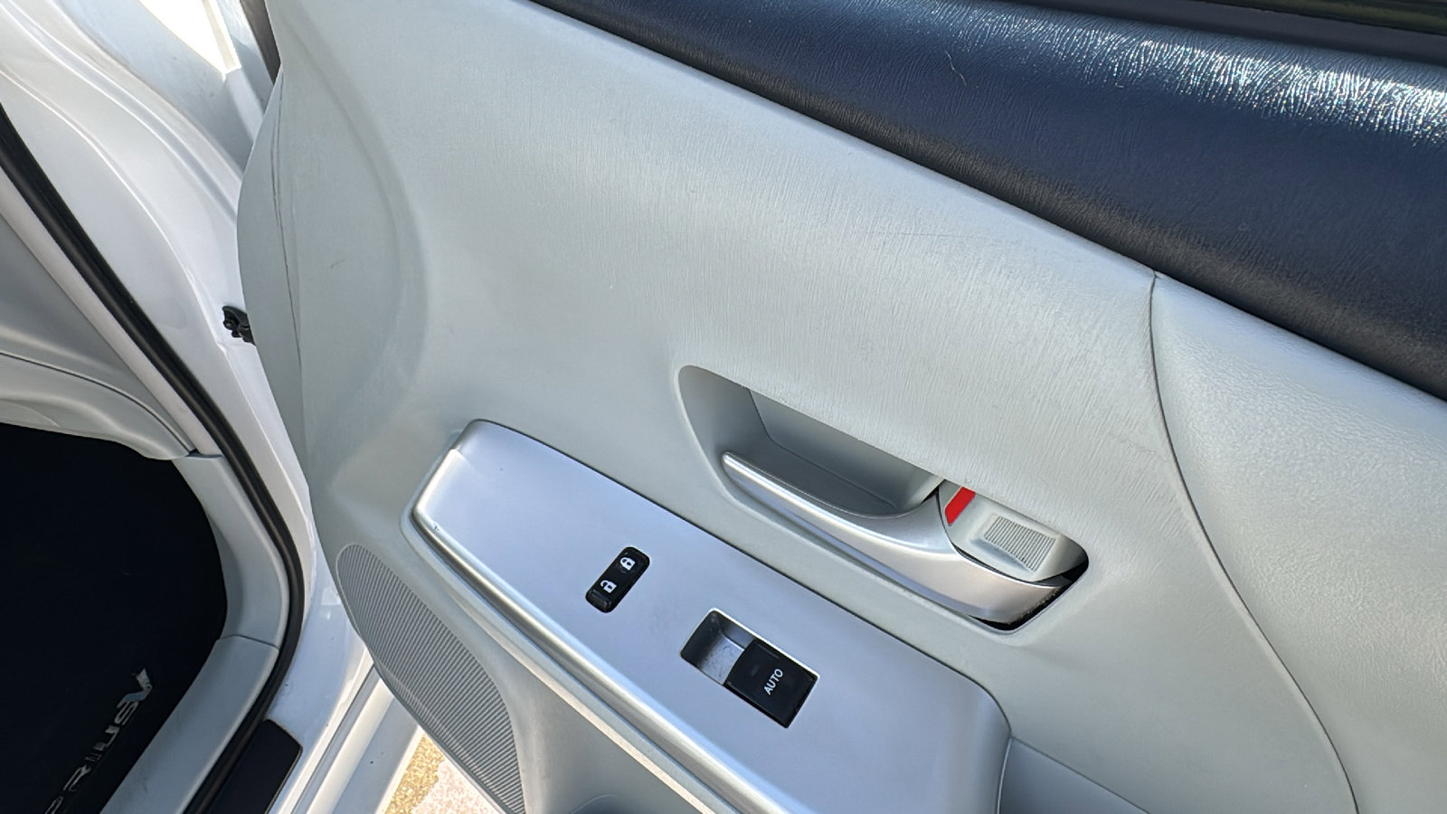 Used 2013 Toyota Prius V image 28