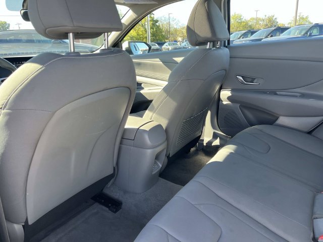 Certified 2025 Hyundai Elantra SEL FWD image 18