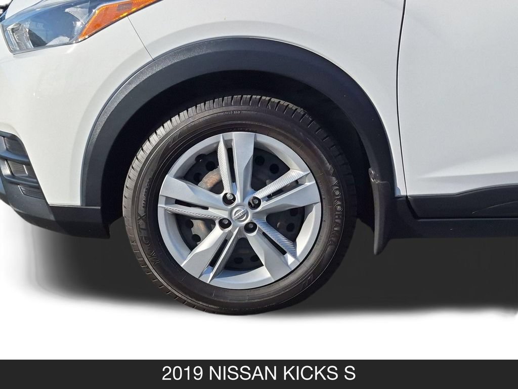 Used 2019 Nissan Kicks S FWD image 11