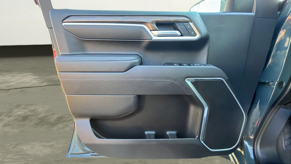 Used 2025 Chevrolet Silverado 1500 LT image 16