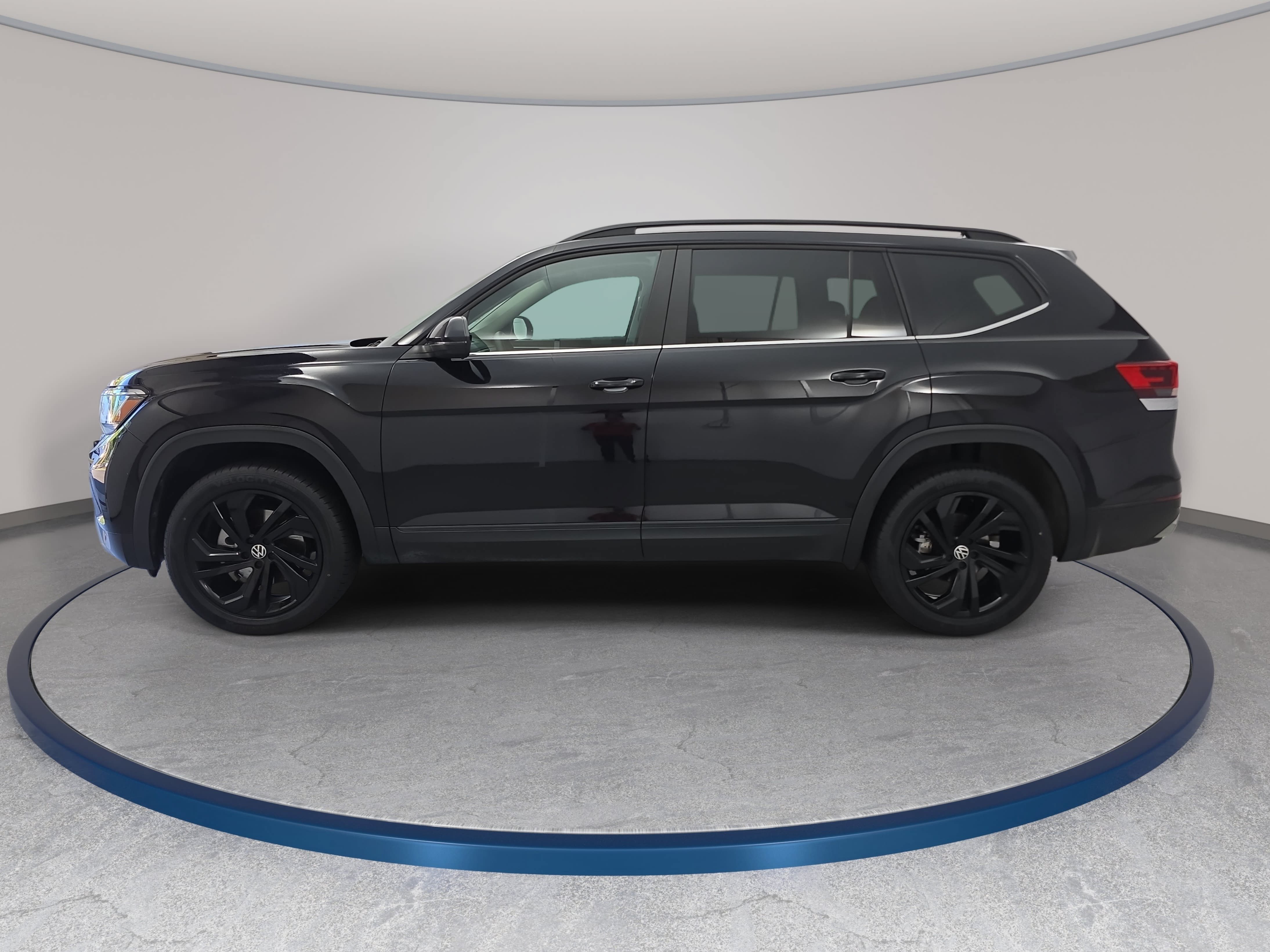 Certified 2023 Volkswagen Atlas SE w/ Black Wheel Package AWD/4WD image 8