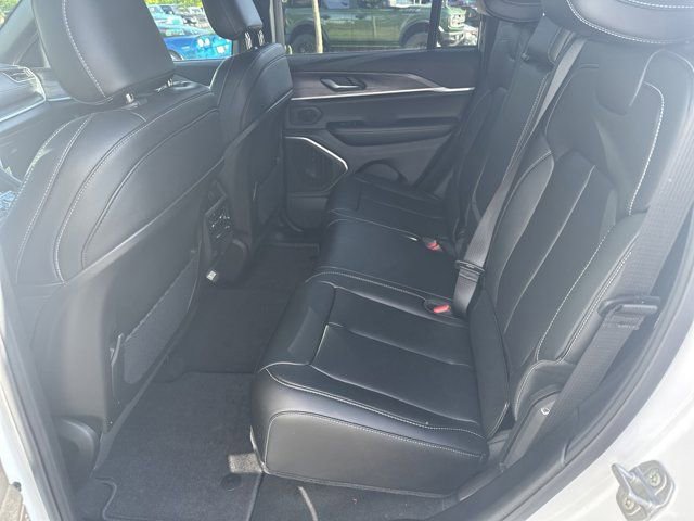 New 2025 Jeep Grand Cherokee Limited w/ Black Appearance Package image 19