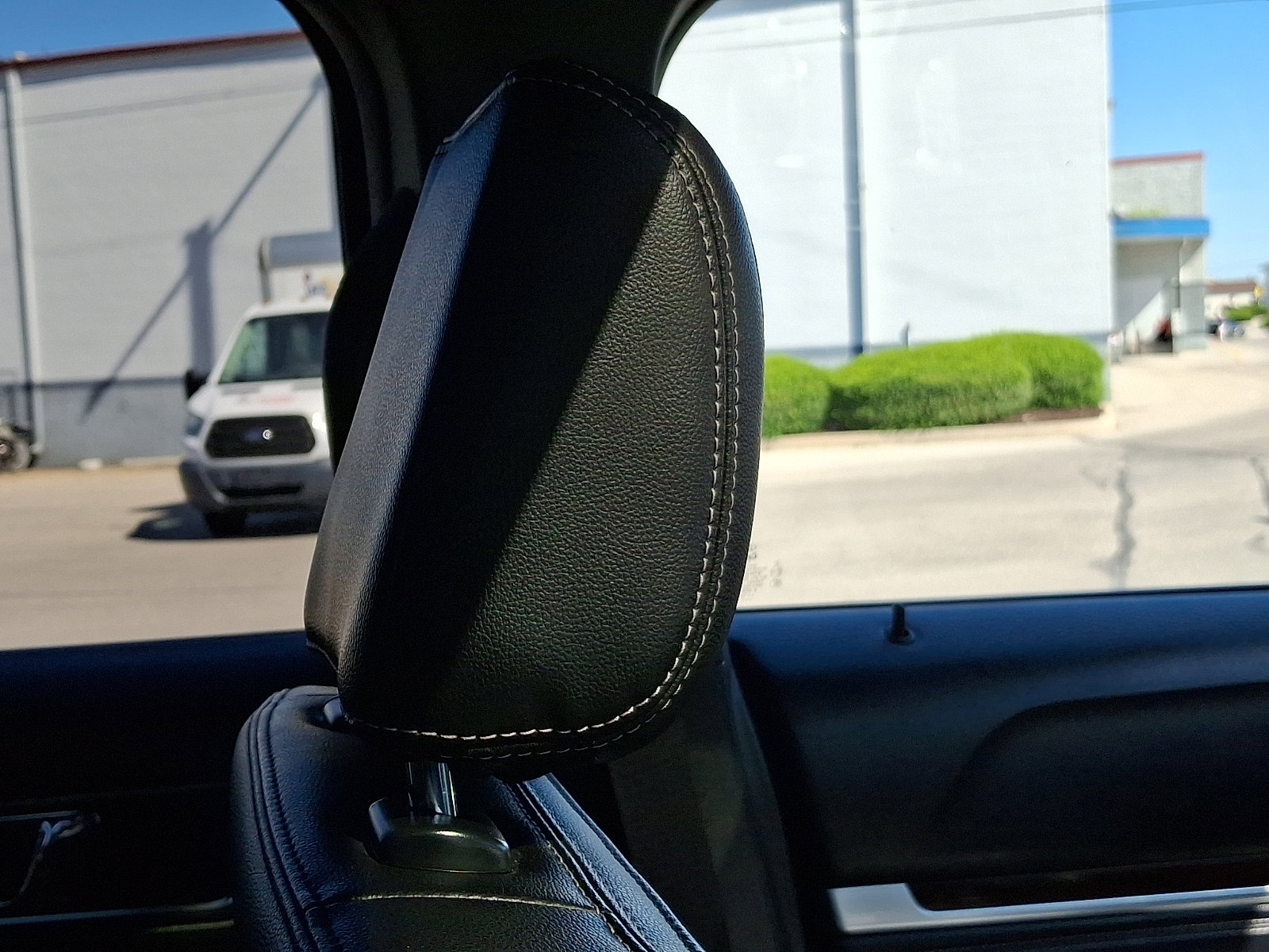 Used 2018 Ford Explorer Limited w/ Equipment Group 301A AWD/4WD image 13