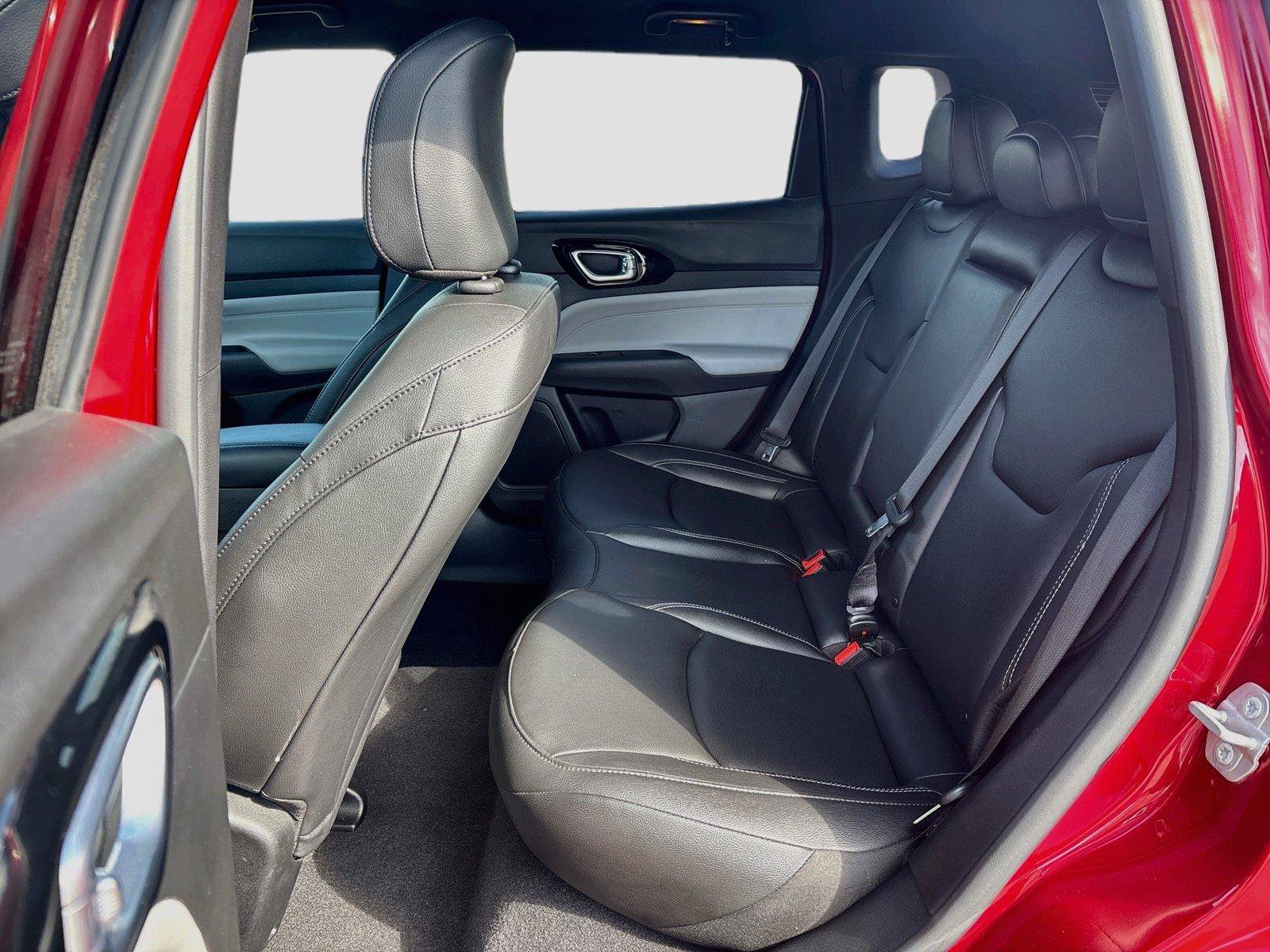 Certified 2025 Jeep Compass Limited AWD/4WD image 11