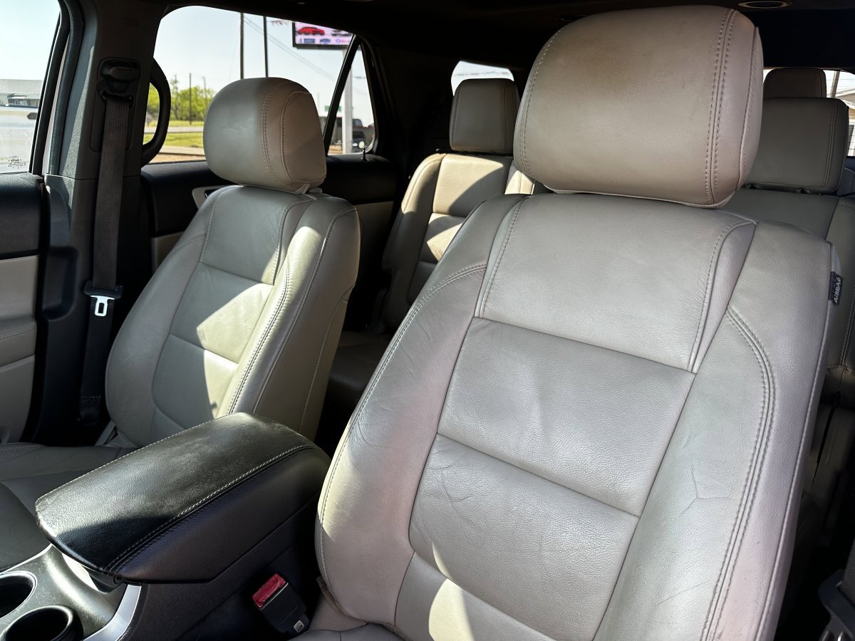 Used 2013 Ford Explorer XLT image 14