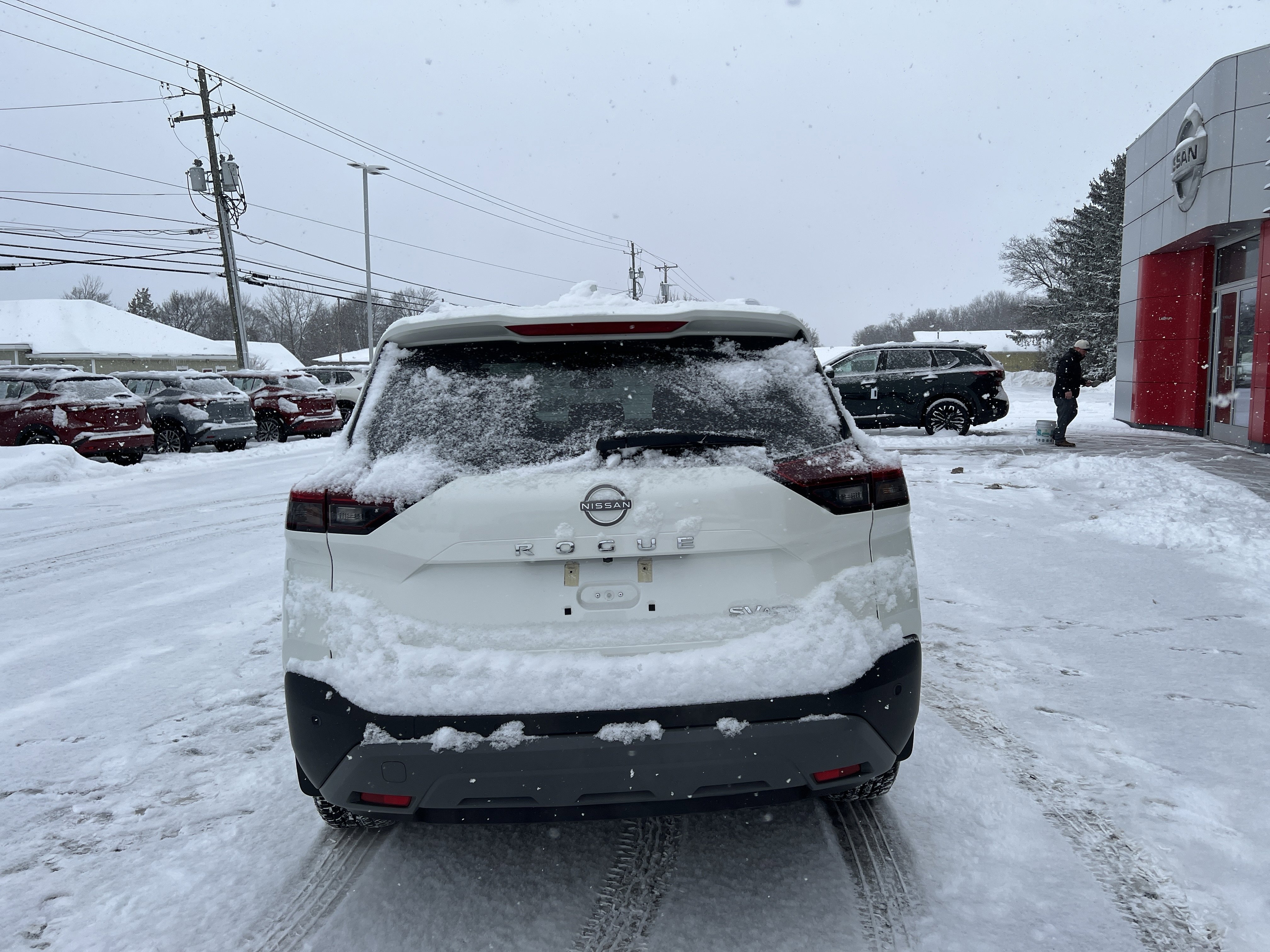 Used 2023 Nissan Rogue SV w/ SV Premium B Package image 9