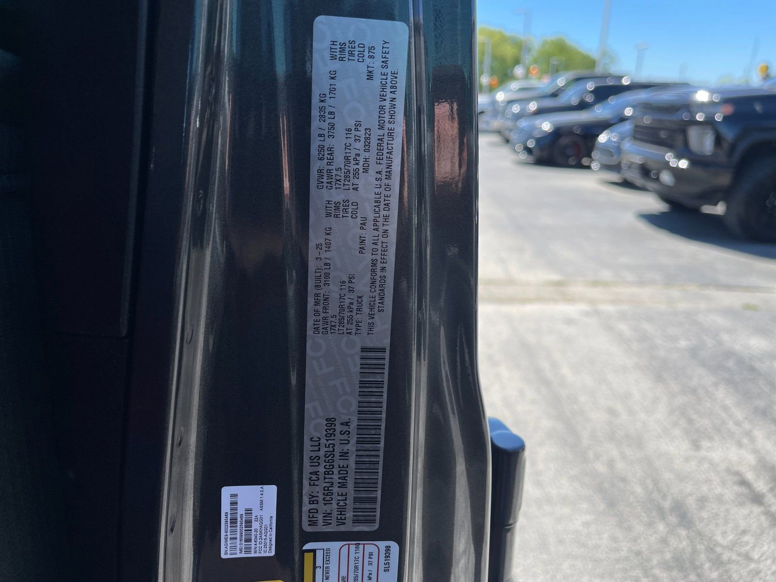 Used 2025 Jeep Gladiator Rubicon AWD/4WD image 31