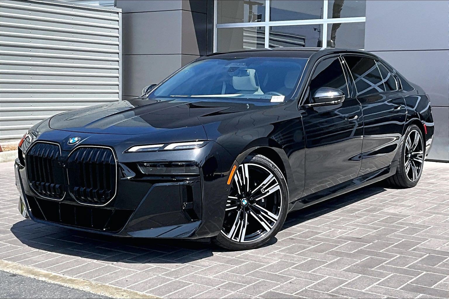 Used 2025 BMW 760i xDrive w/ Luxury Rear Seating Package AWD/4WD image 1