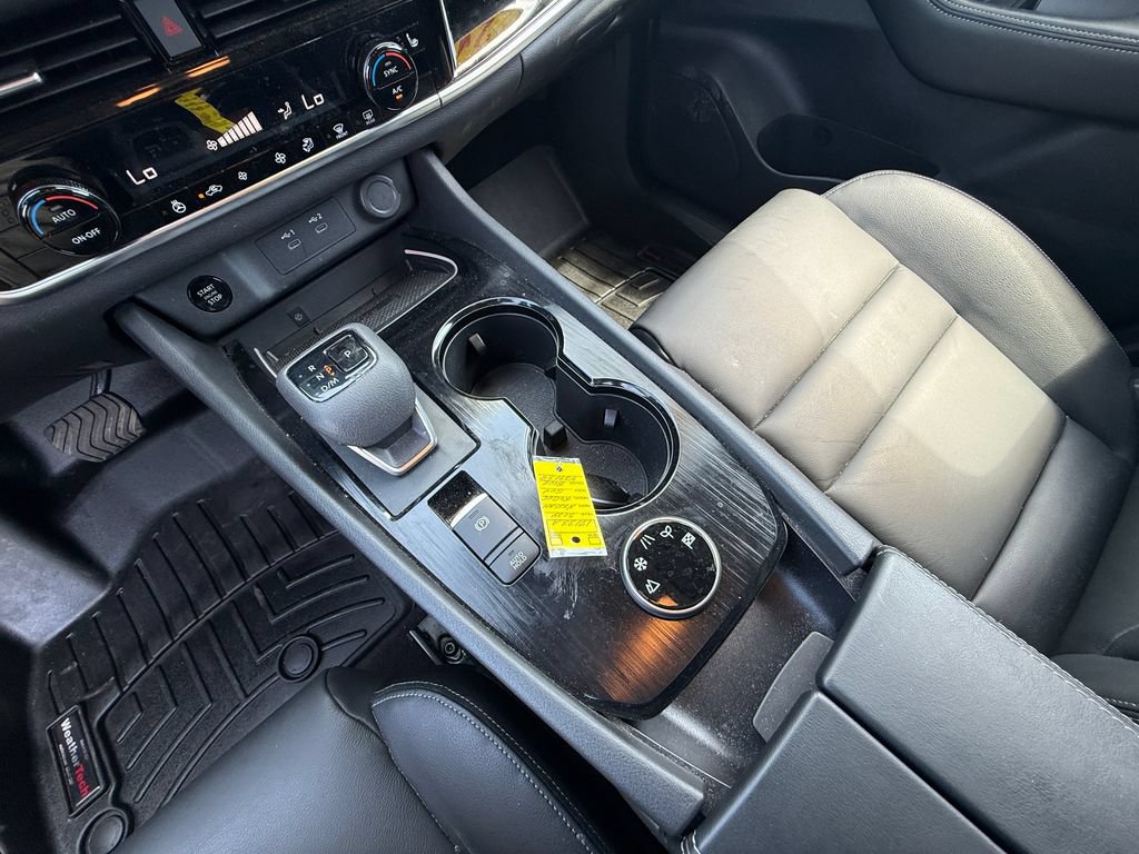 Used 2024 Nissan Rogue SL AWD/4WD image 11