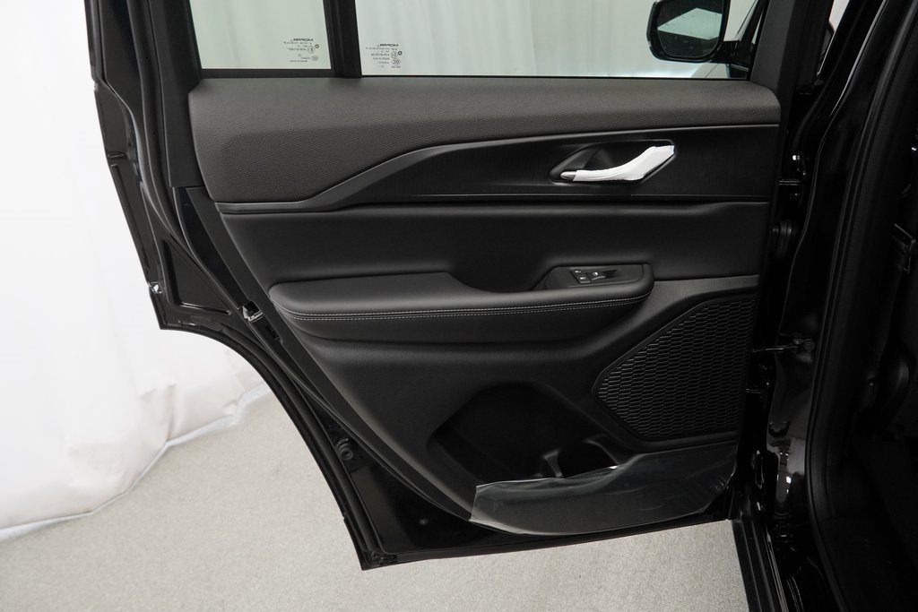 New 2025 Jeep Grand Cherokee Laredo image 30