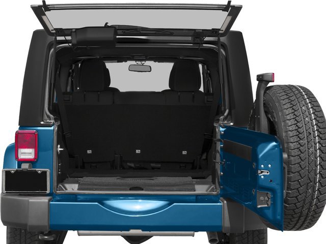 Used 2016 Jeep Wrangler Unlimited Sahara w/ Connectivity Group AWD/4WD image 15