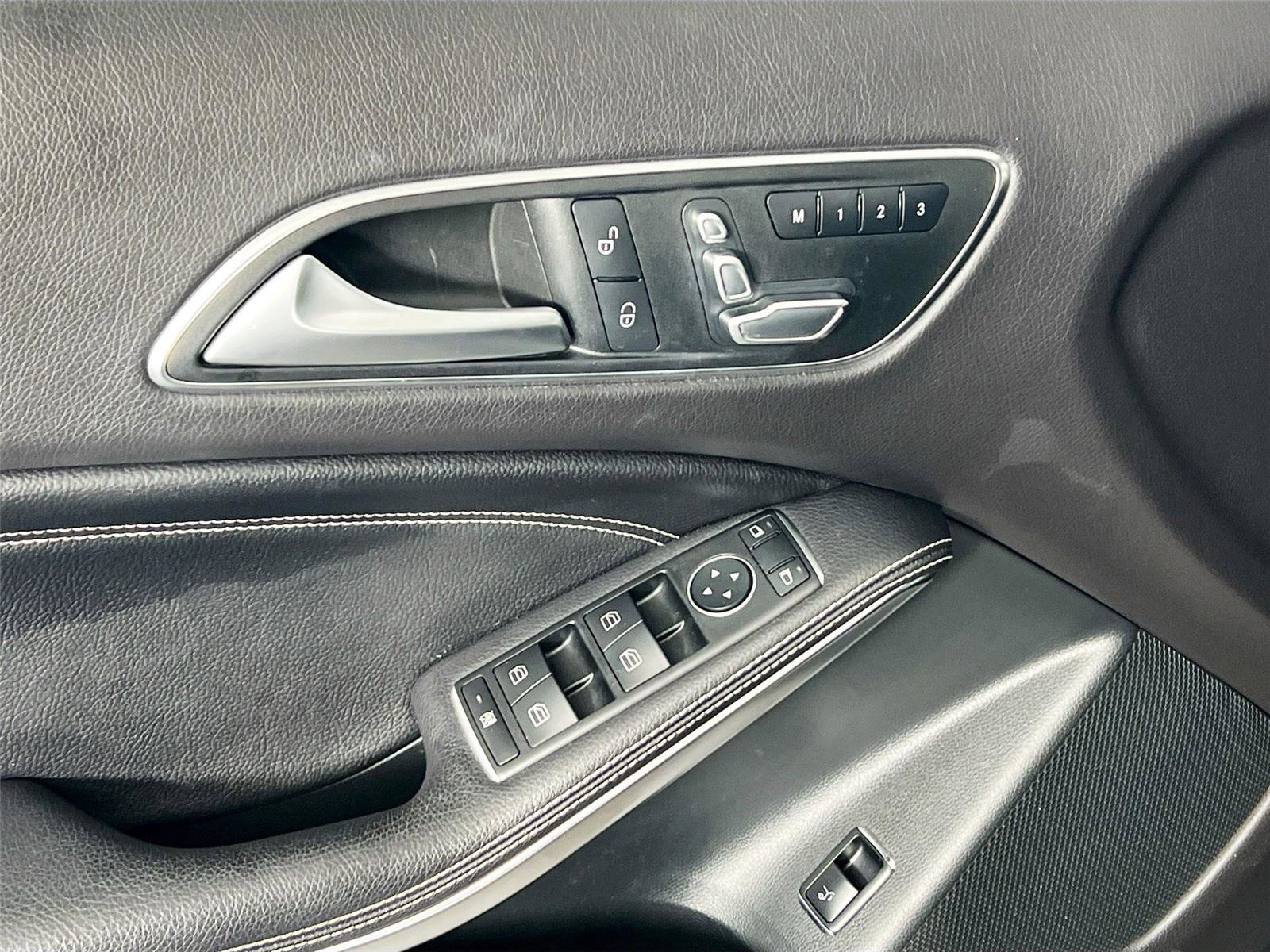 Used 2018 Mercedes-Benz GLA 250 4MATIC image 16