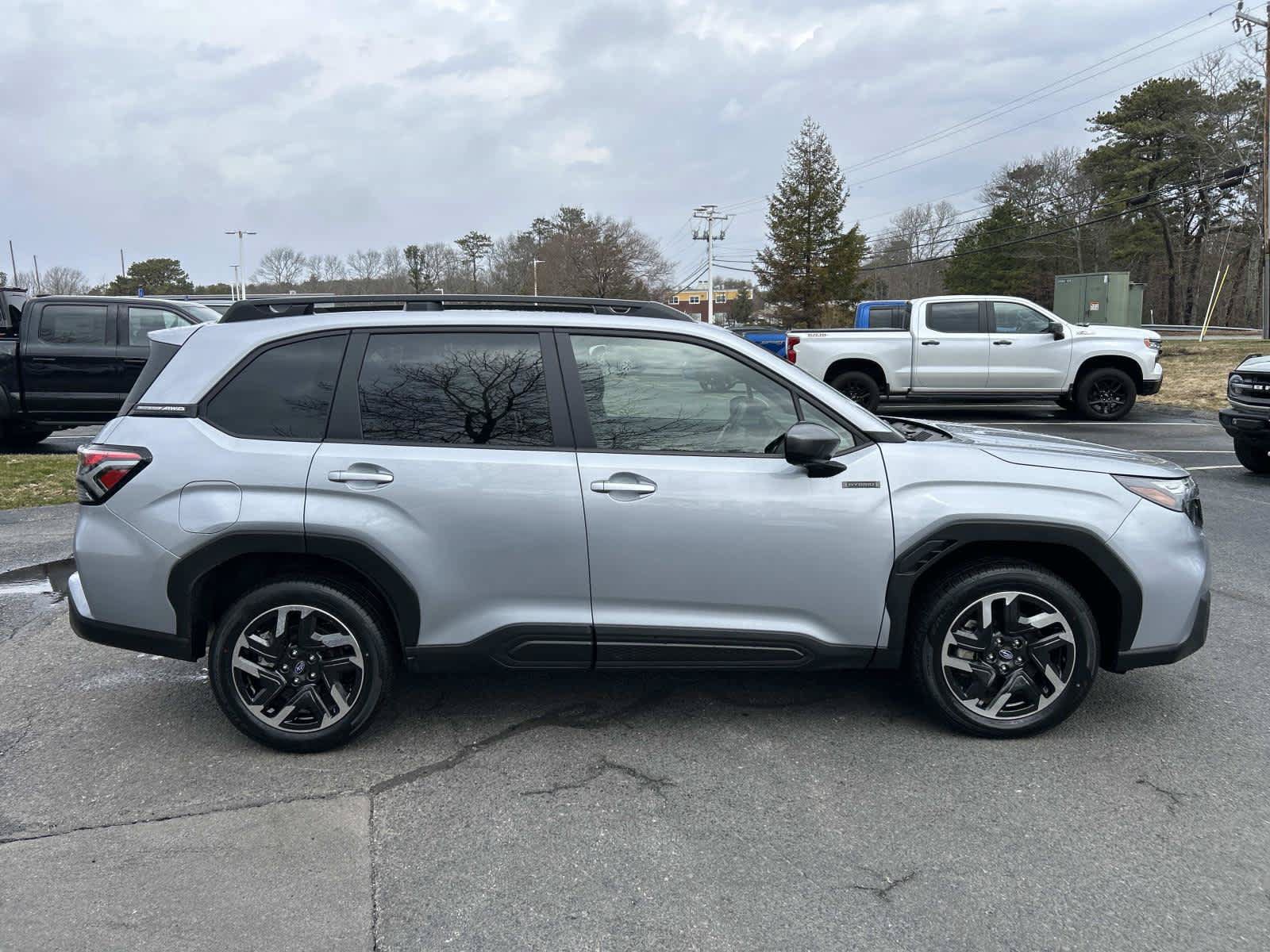 Used 2025 Subaru Forester Premium AWD/4WD image 2