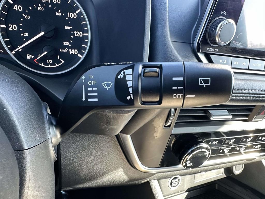 Used 2022 Nissan Rogue S AWD/4WD image 19