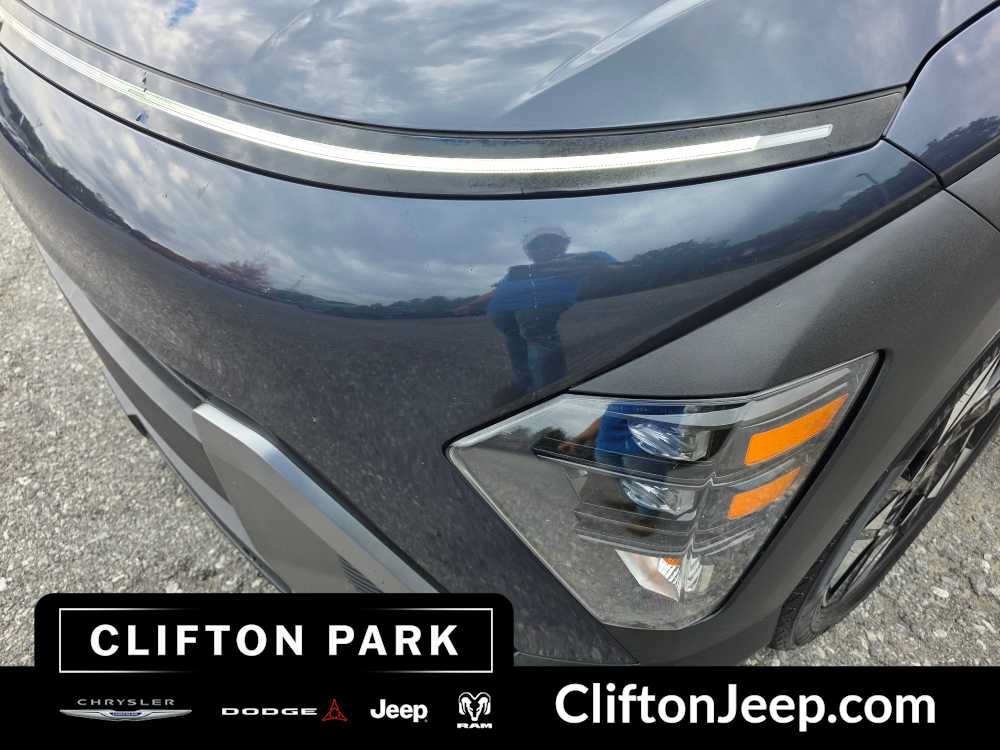 Used 2025 Hyundai Kona SEL FWD image 7