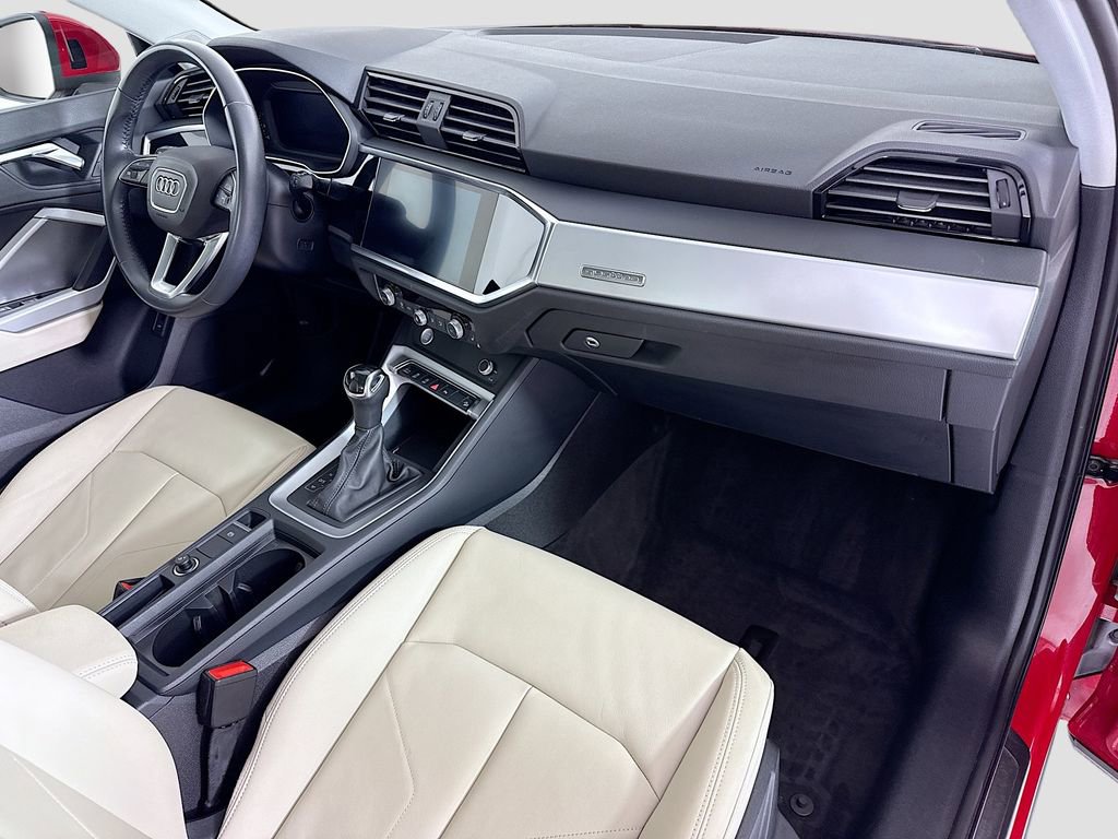 Used 2020 Audi Q3 2.0T Premium w/ Convenience Package AWD/4WD image 17