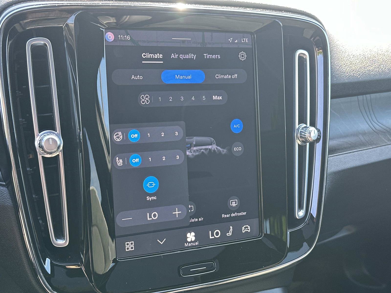 Certified 2023 Volvo C40 P8 Recharge Ultimate image 12