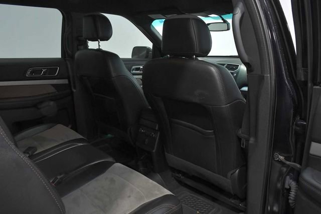 Used 2017 Ford Explorer XLT w/ Equipment Group 202A FWD image 15