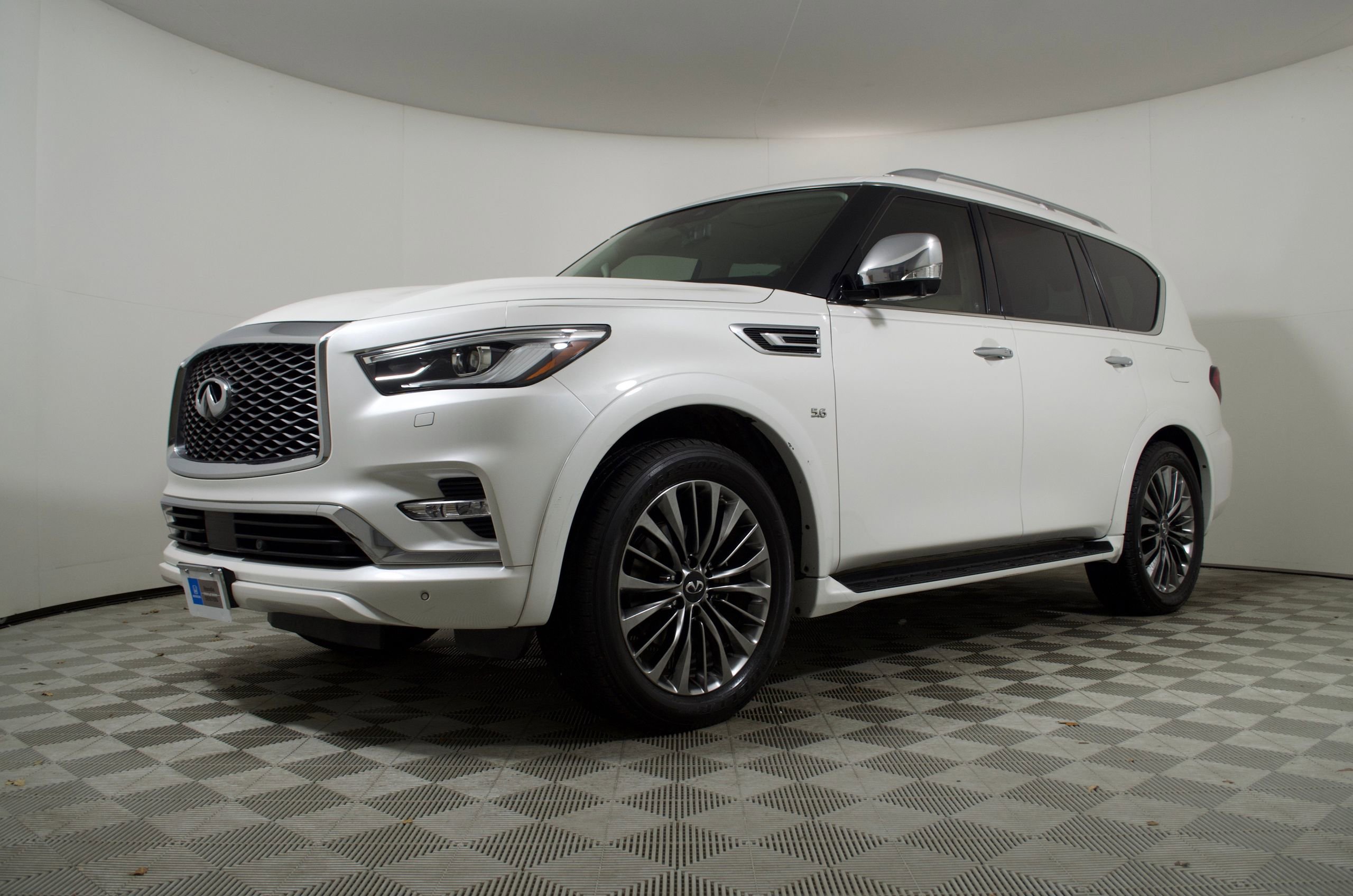 Used 2019 INFINITI QX80 Luxe w/ Proactive Package image 3