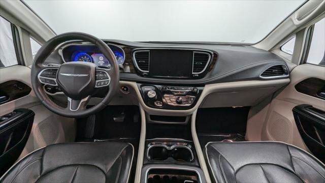Used 2023 Chrysler Pacifica Limited image 26