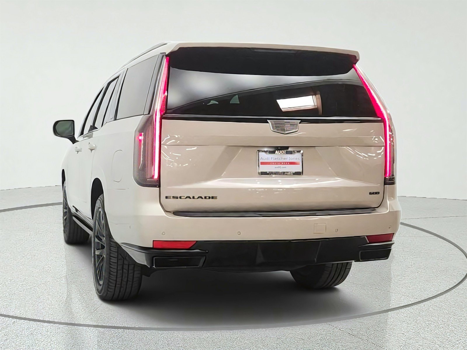Used 2024 Cadillac Escalade Sport Platinum w/ LPO, ONYX Package AWD/4WD image 6