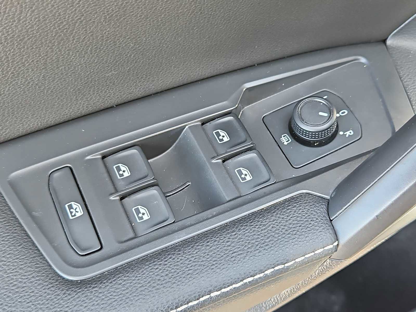 Used 2022 Volkswagen Tiguan S image 17